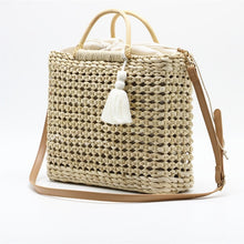Load image into Gallery viewer, Fringed wooden handle bag